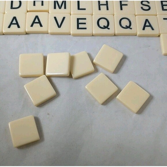 Bananagrams Tile Game Set Family Game Night COMPLETE - Picture 4 of 11